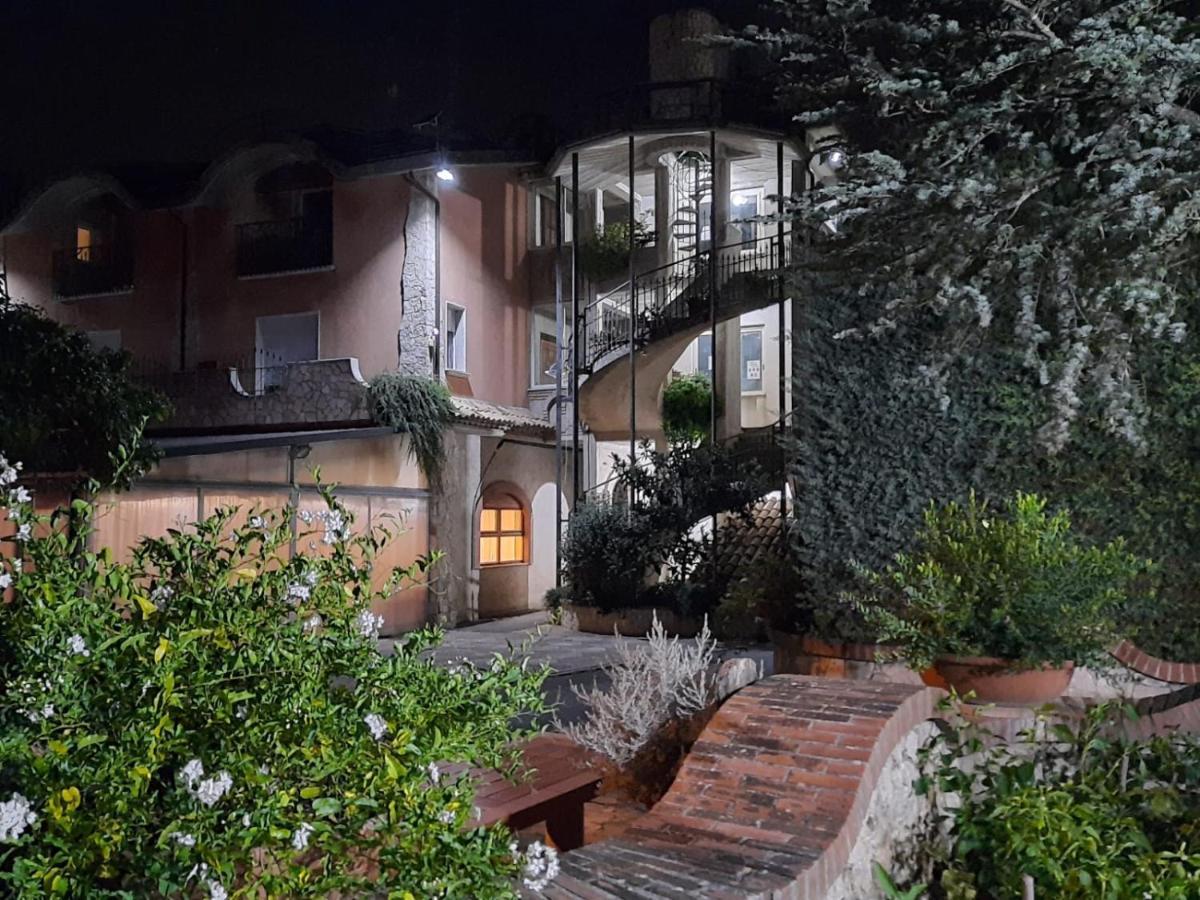 Parco Sogni D'Oro Aparthotel Montella Ngoại thất bức ảnh
