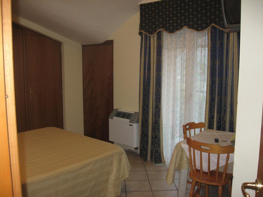 Parco Sogni D'Oro Aparthotel Montella Phòng bức ảnh