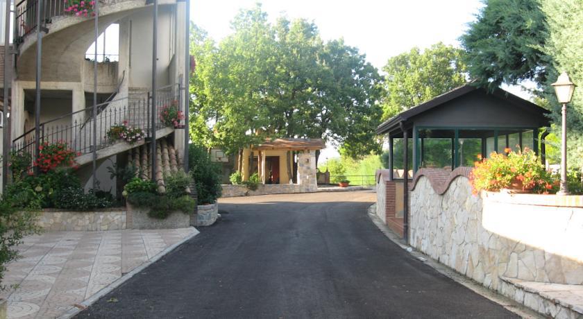 Parco Sogni D'Oro Aparthotel Montella Ngoại thất bức ảnh