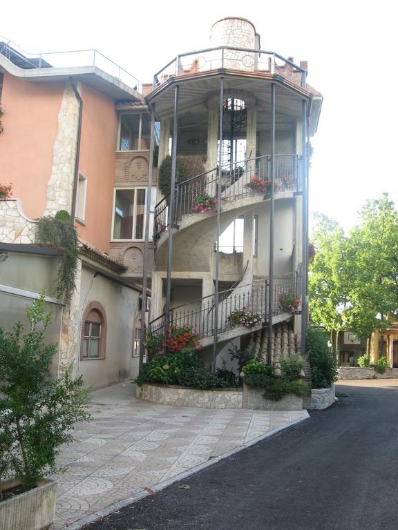 Parco Sogni D'Oro Aparthotel Montella Ngoại thất bức ảnh